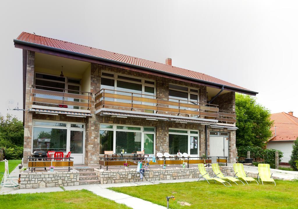 Boathouse Balatonlelle With Sauna Quarto foto